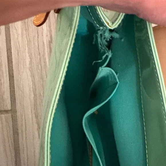 Authentic Vintage 1998 Louis Vuitton Biscayne Bag in Peppermint - Picture 4 of 16